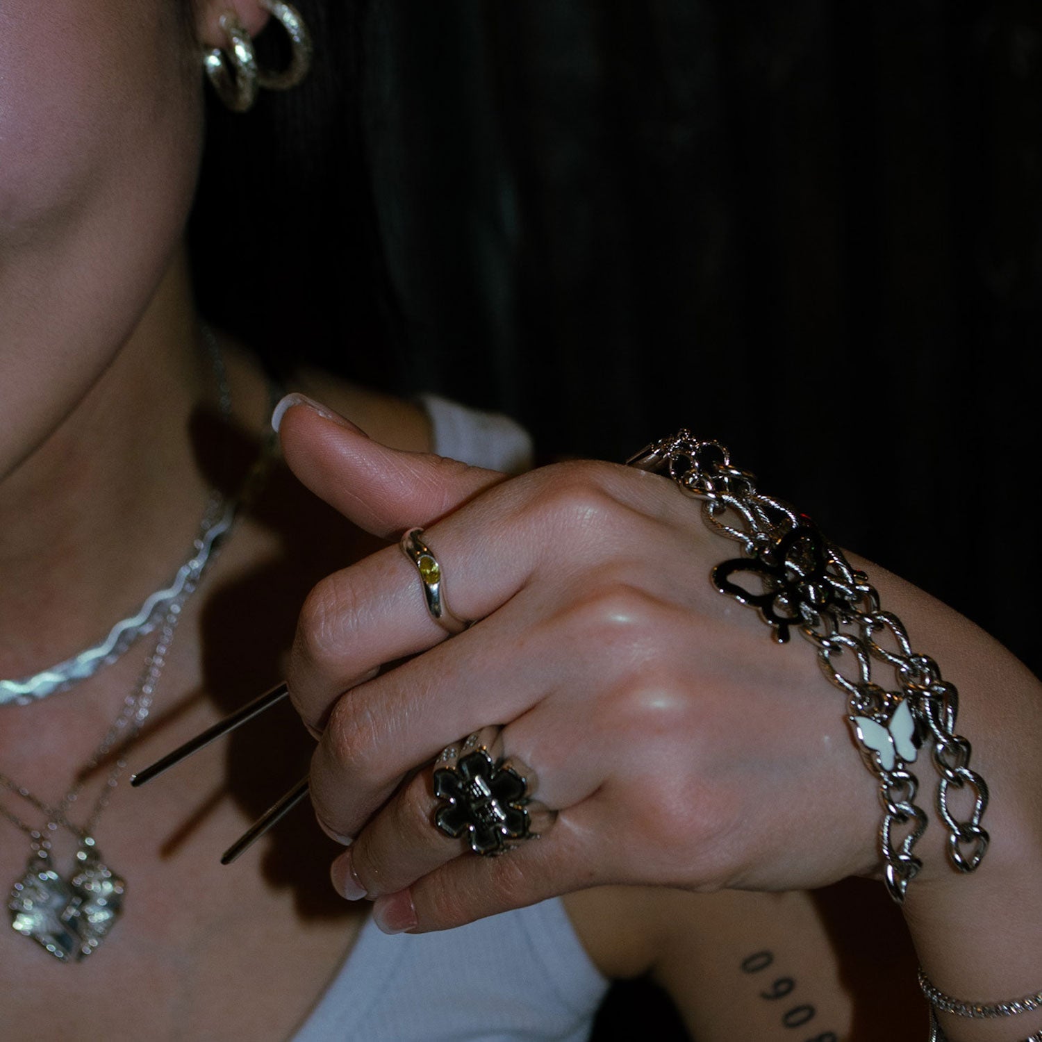 Wavy Oval Cut Friendship Ring-nunchi