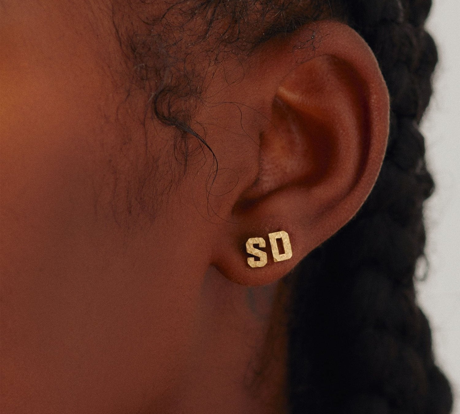 Letra Initial Single Earring-nunchi