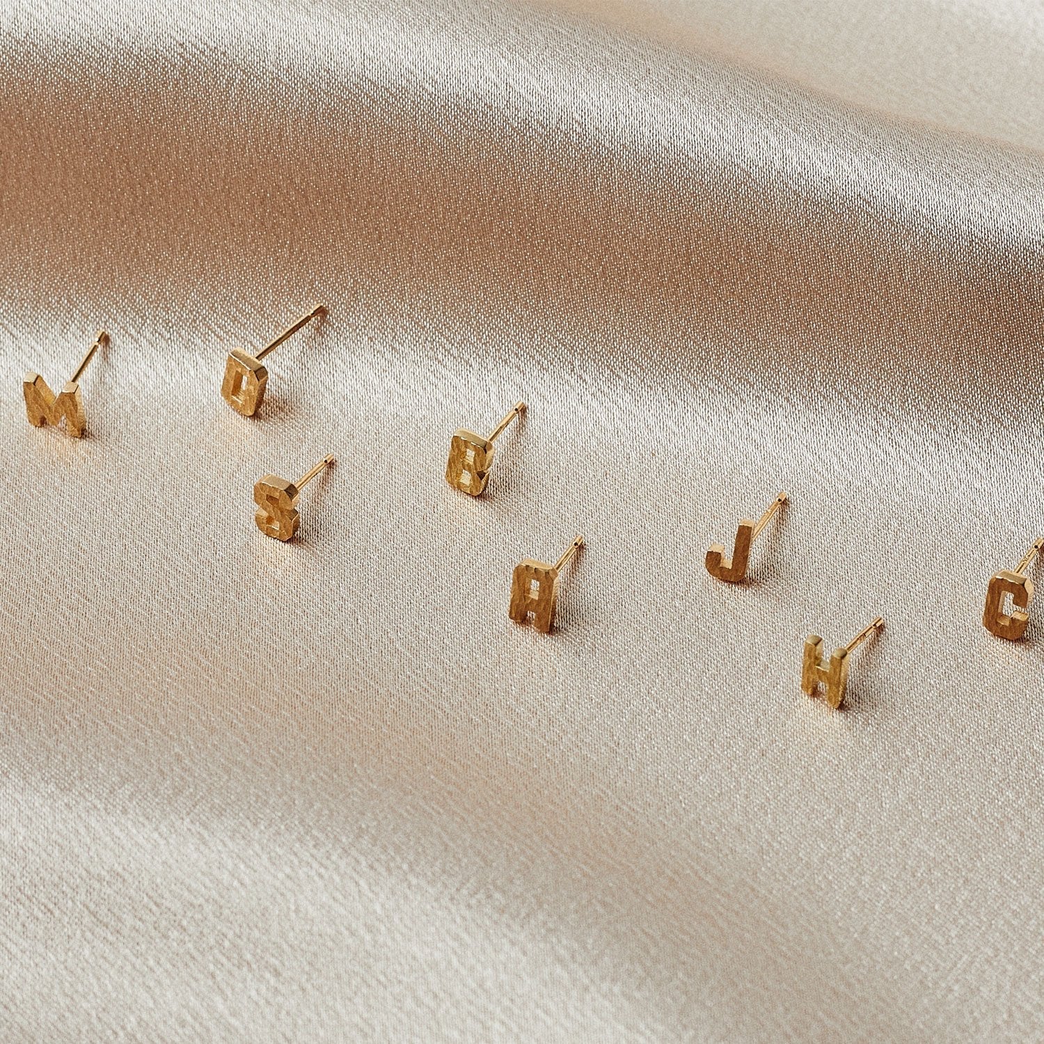 Letra Initial Single Earring-nunchi
