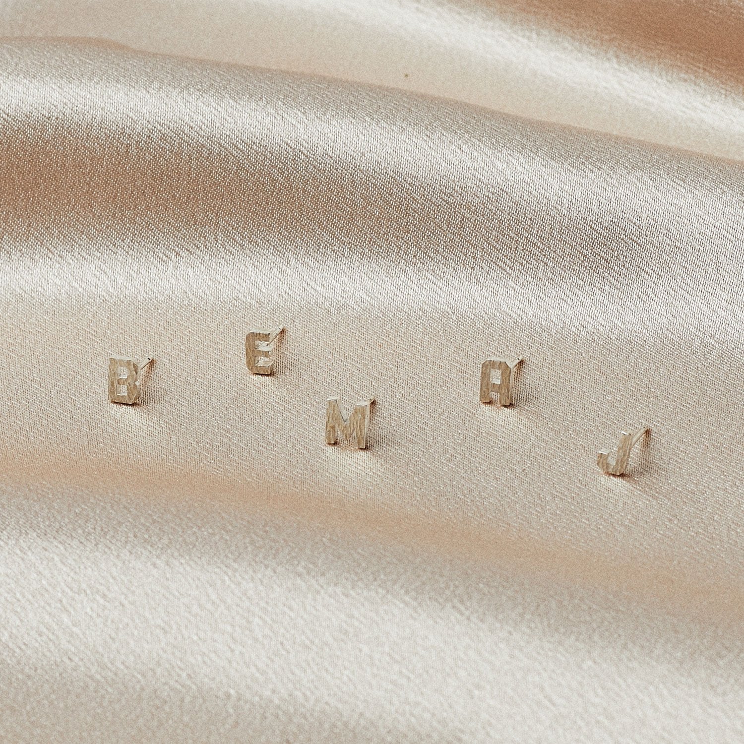 Letra Initial Single Earring-nunchi