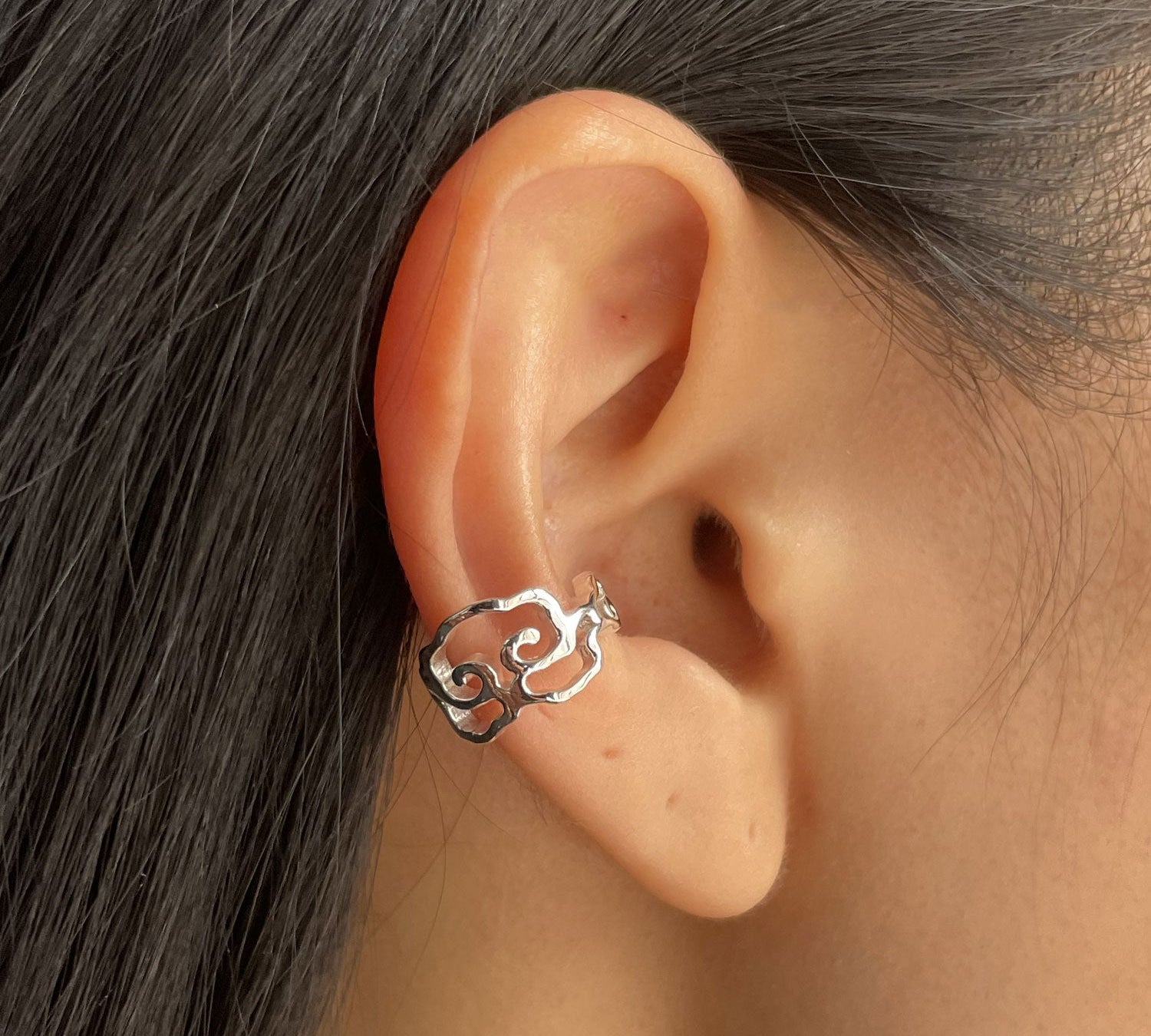 Minhwa Cloud Ear Cuff – Bold Edition Silver-nunchi