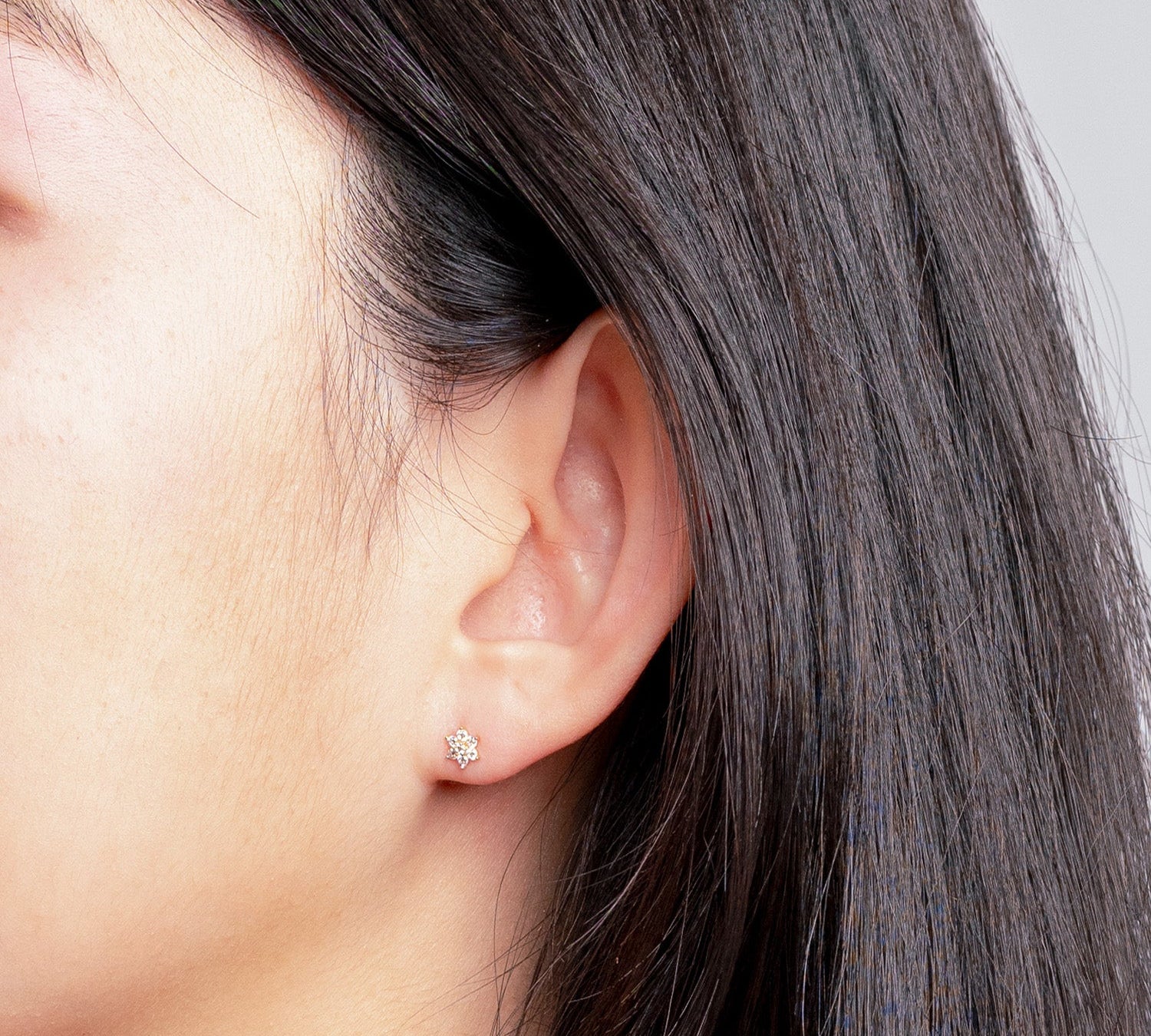 Tiny Flower Stud Earrings-nunchi