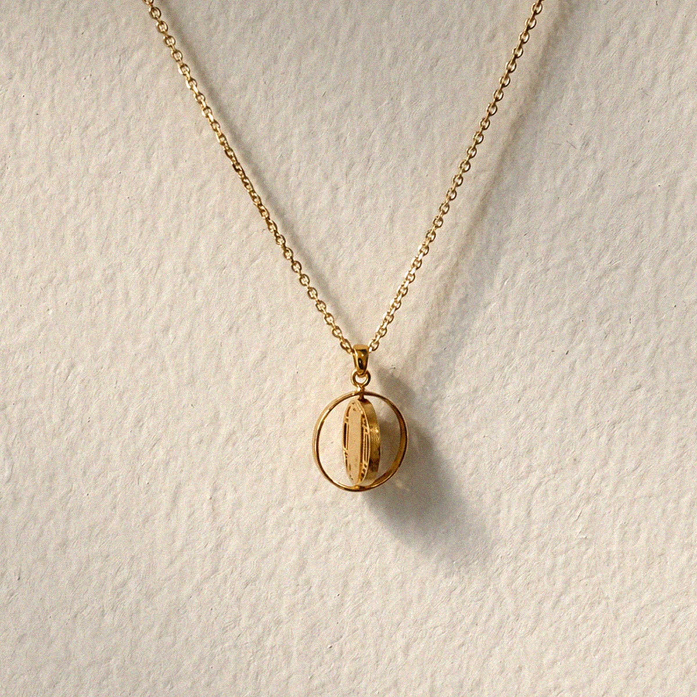 Reversible Saju Hanok Pendant-nunchi