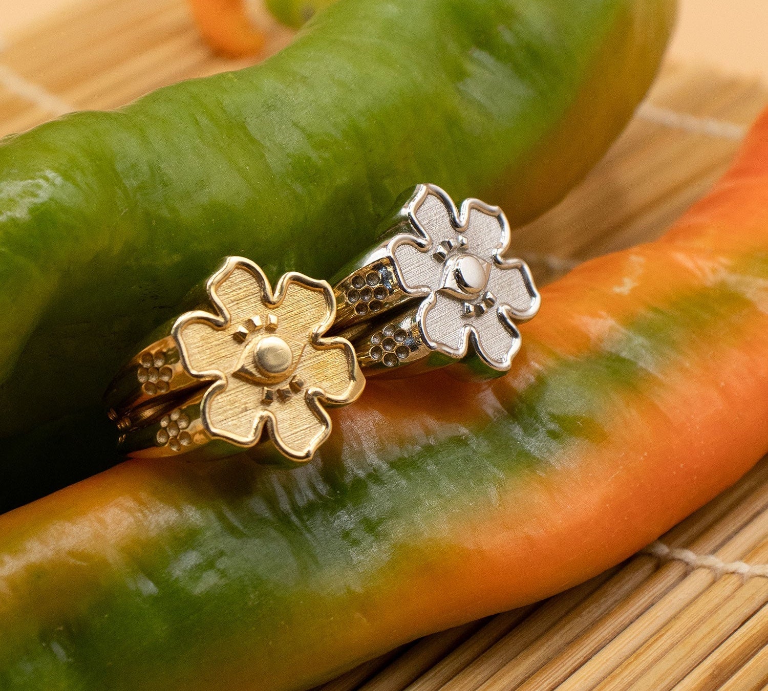 NUNCHI Eye Mugunghwa Signet Ring - Gold-nunchi