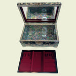 Swan Song Mirrored Jewelry Chest With Lock and Key-nunchi