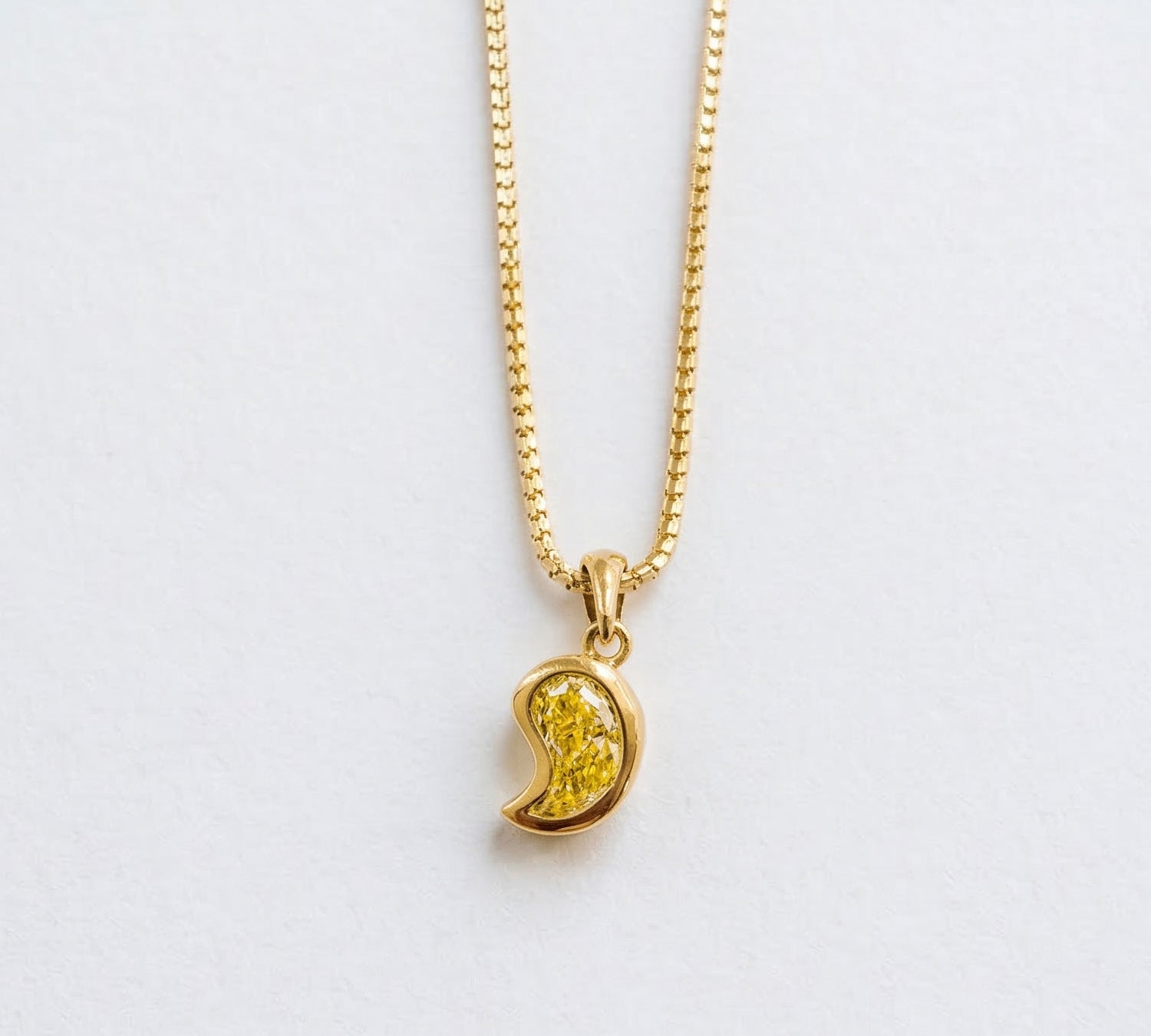 Yang Droplet Yellow Diamond Pendant Necklace-NUNCHI