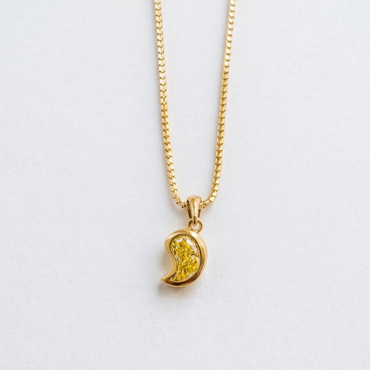 Yang Droplet Yellow Diamond Pendant Necklace-nunchi
