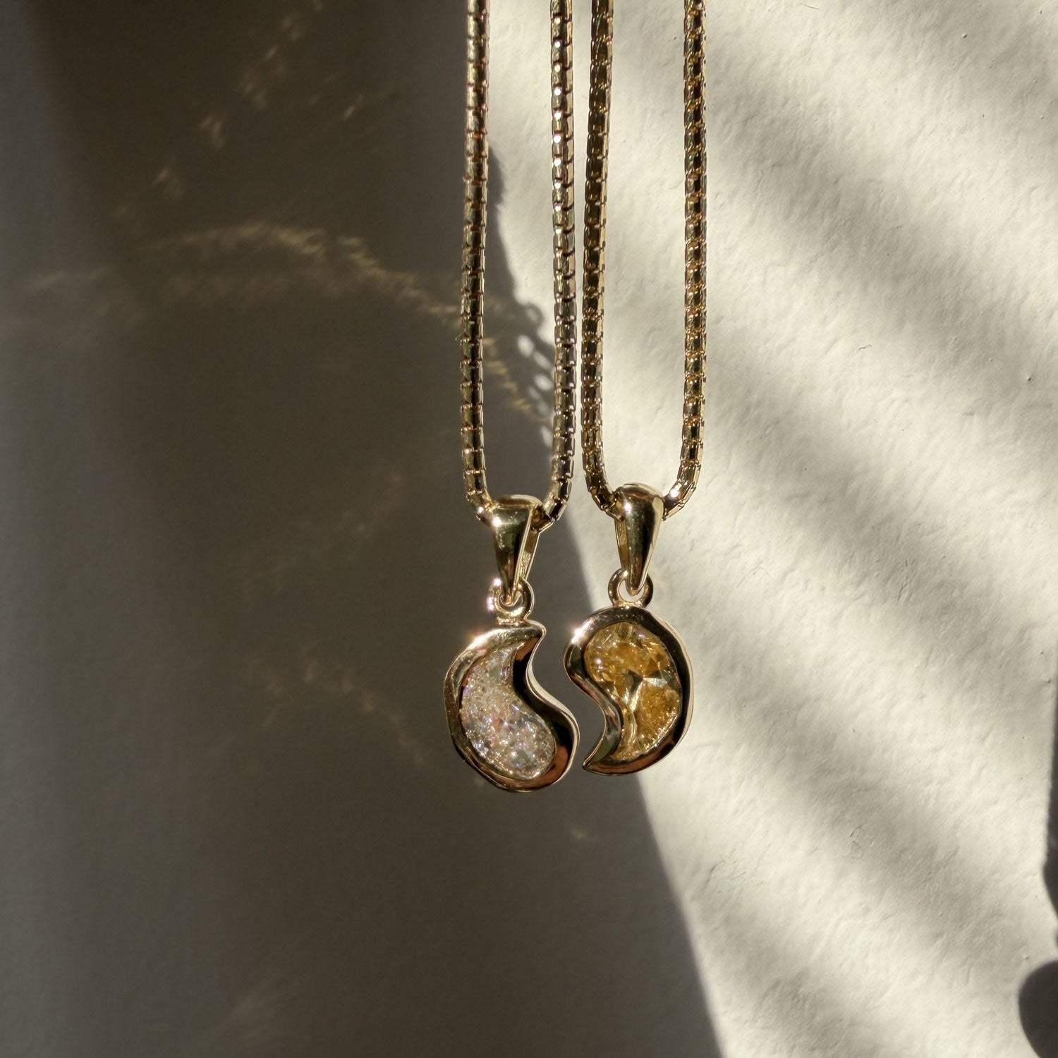 Yin Droplet White Diamond Pendant Necklace-NUNCHI