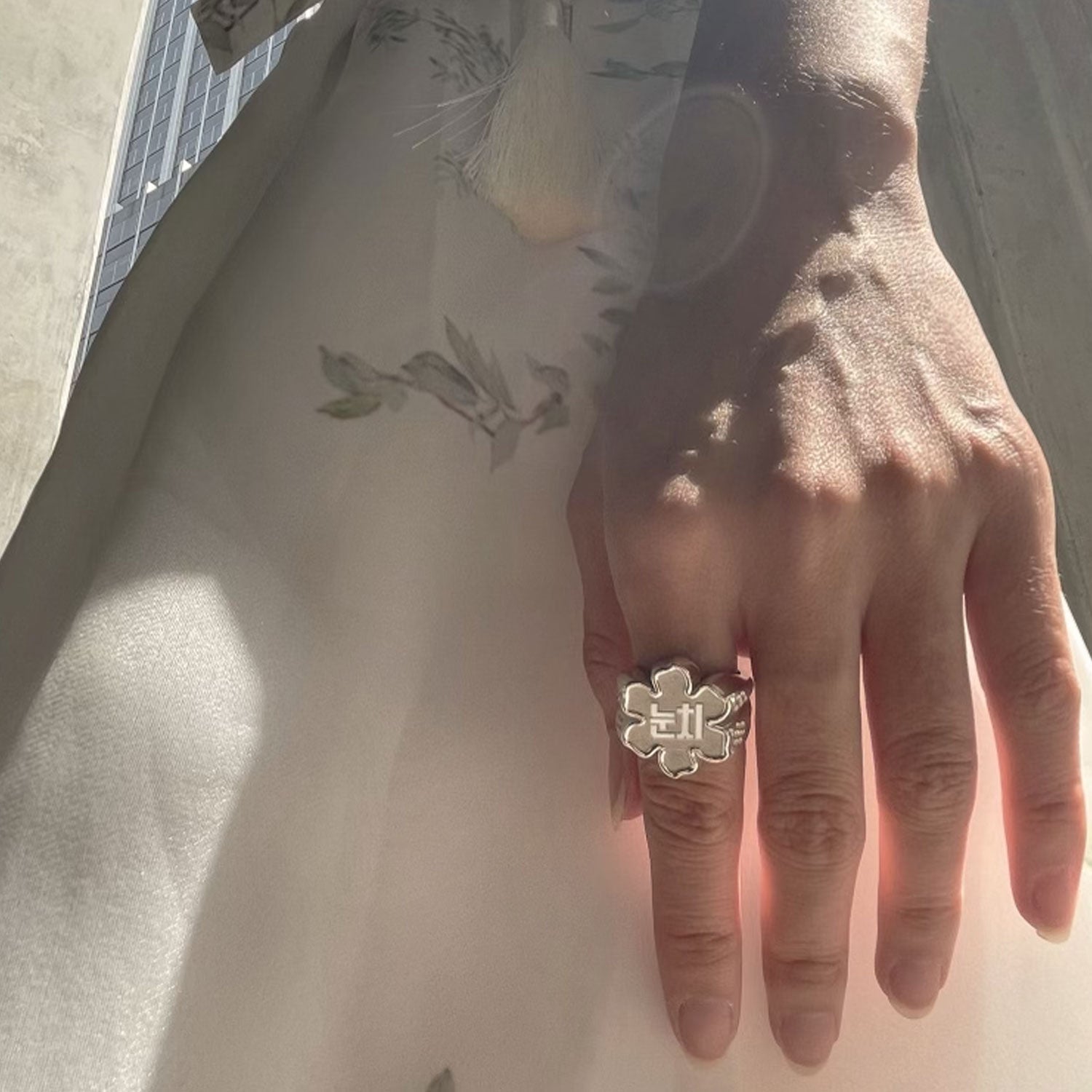 Customizable Lotus Flower Signet Ring-nunchi