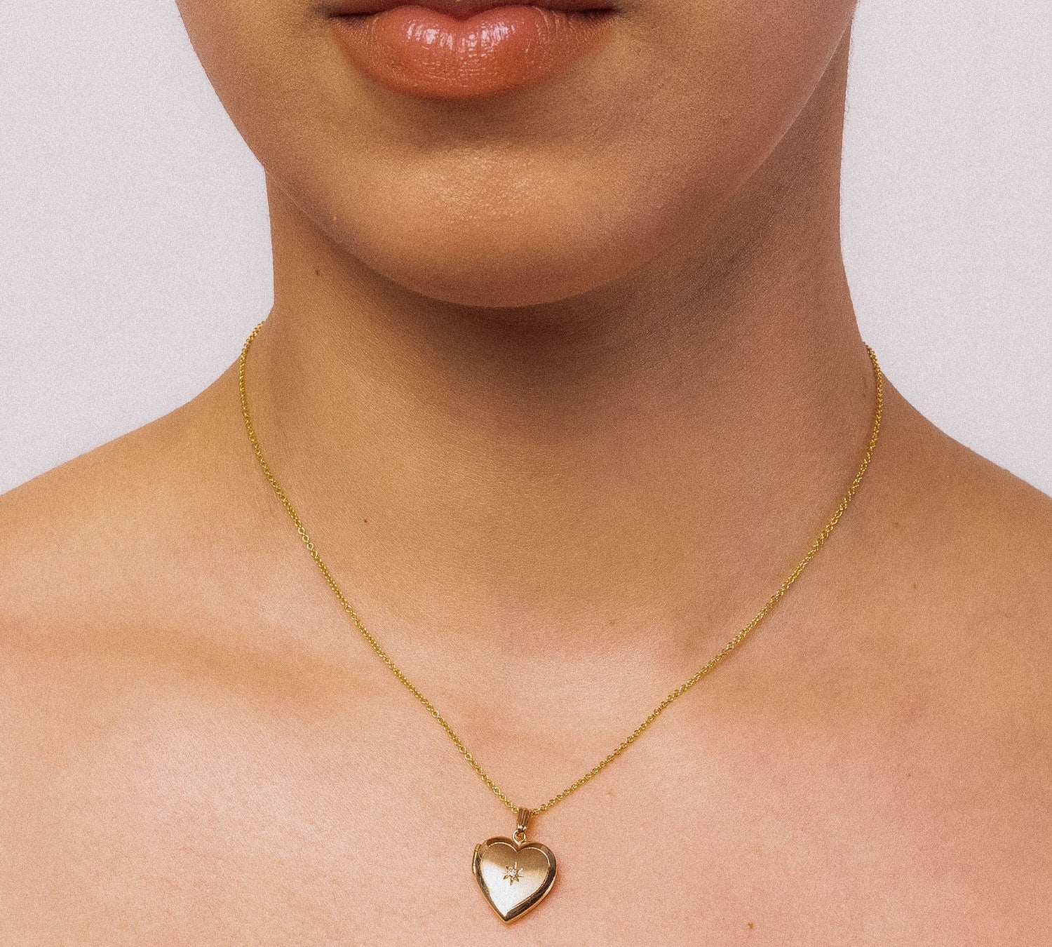Small Diamond Heart Locket Necklace-nunchi