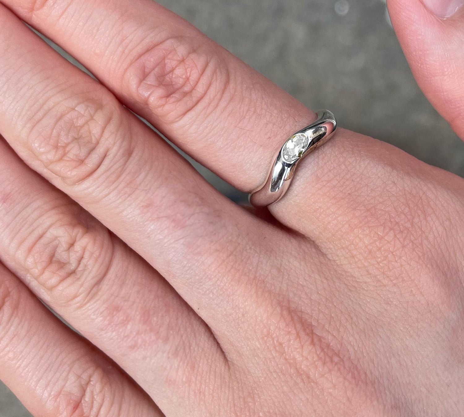 Wavy Oval Cut Friendship Ring-nunchi