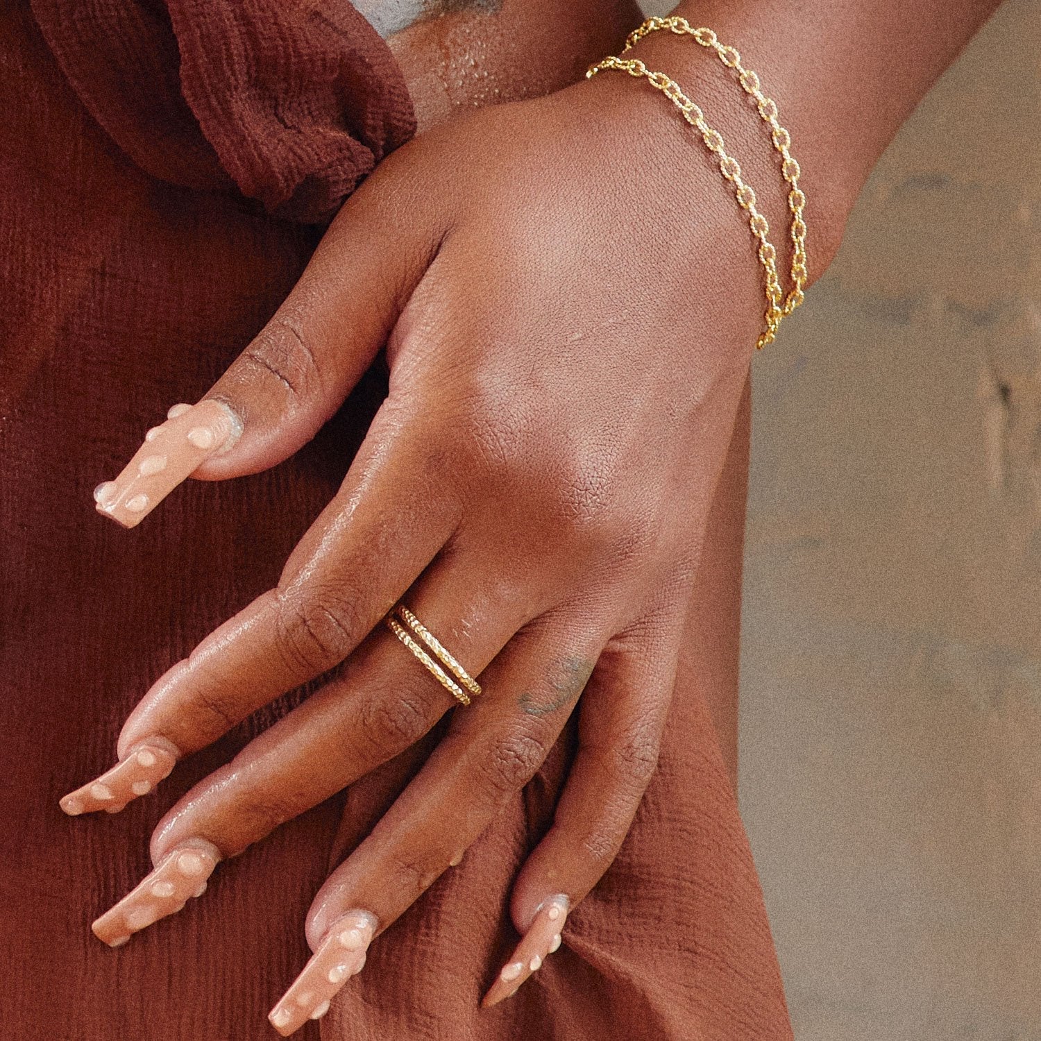 Halo Hammered Double Band Gold Ring-nunchi