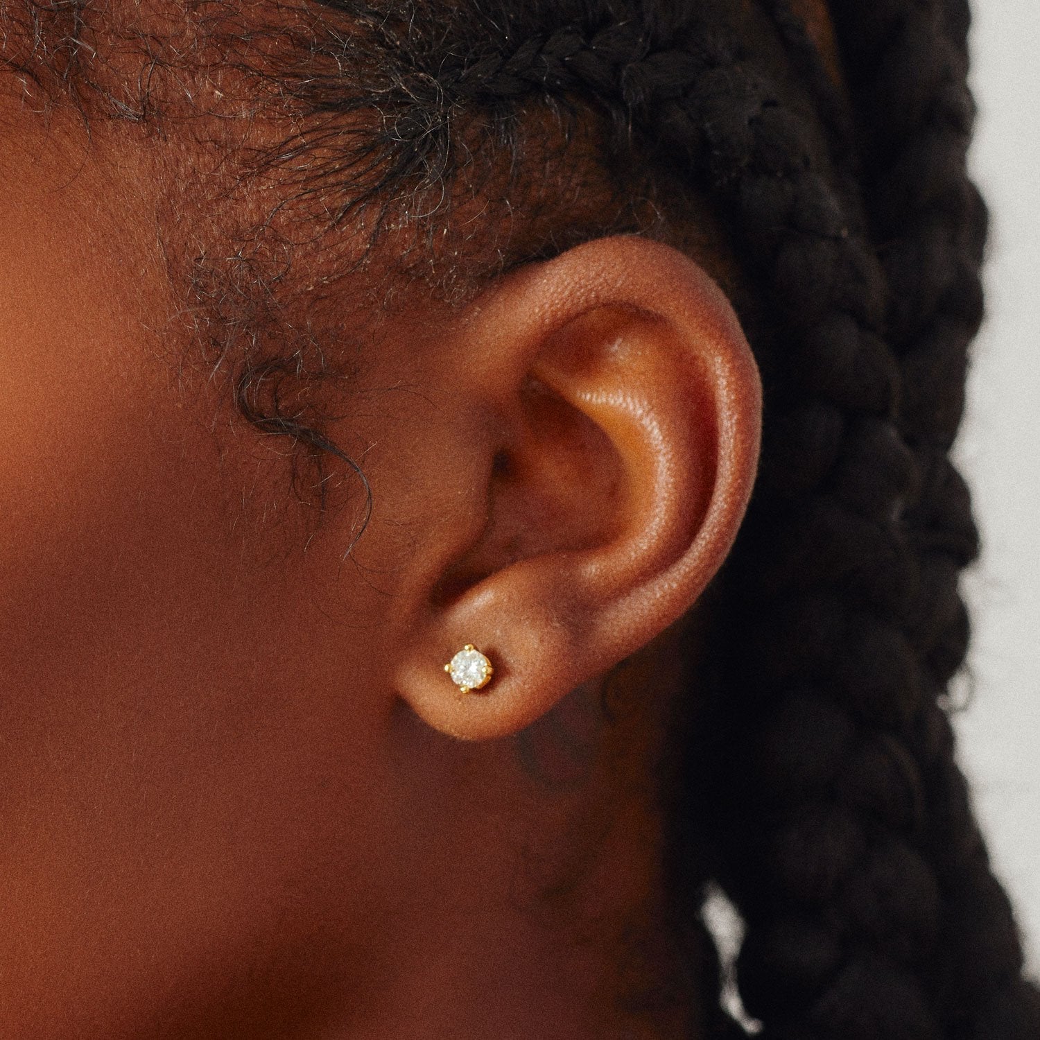 Luna Round Diamond Stud Earrings - Gold-nunchi